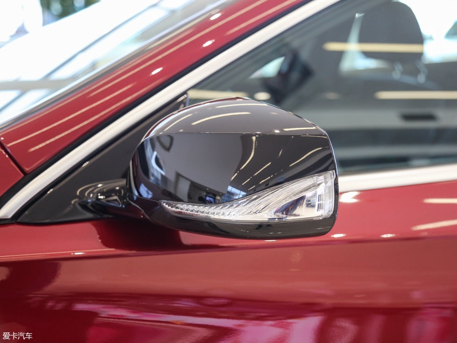 2017��Ӣ�����QX30 2.0T ���r�а�