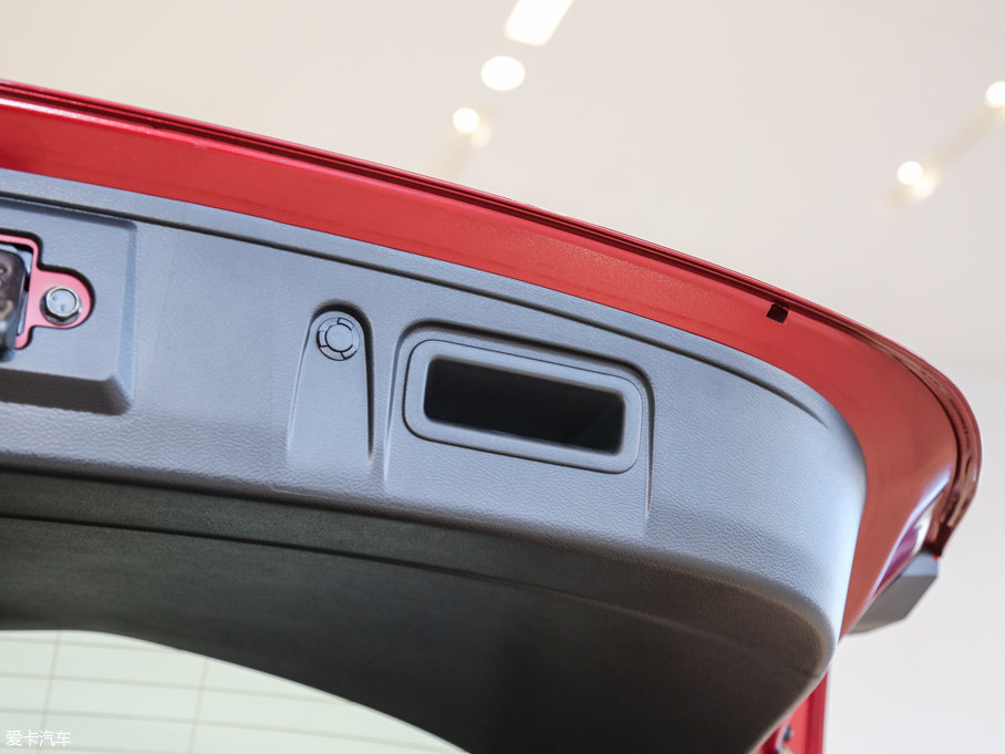 2017��Ӣ�����QX30 2.0T ���(q��)�r(sh��)�а�