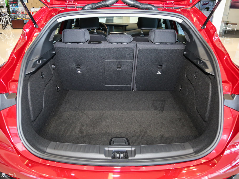 2017��Ӣ�����QX30 2.0T ���(q��)�r(sh��)�а�