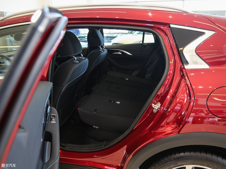 2017ӢQX30 2.0T (q)rа