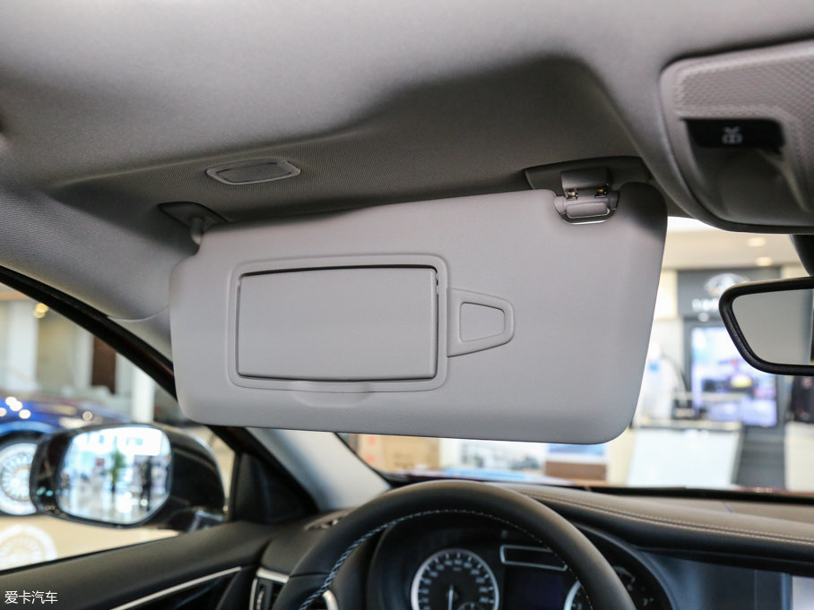 2017��Ӣ�����QX30 2.0T ���r�а�