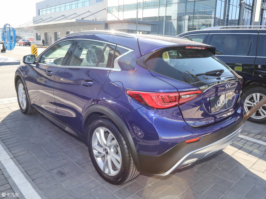 2017ӢQX30 1.6T (q)\(yn)Ӱ