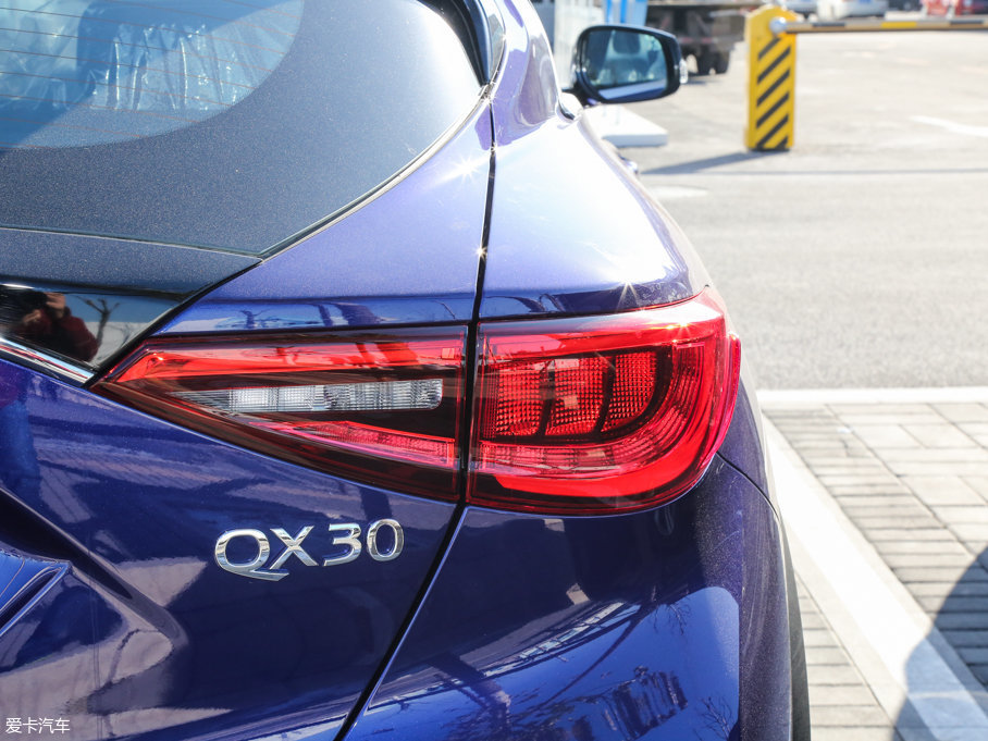 2017ӢQX30 1.6T (q)\(yn)Ӱ