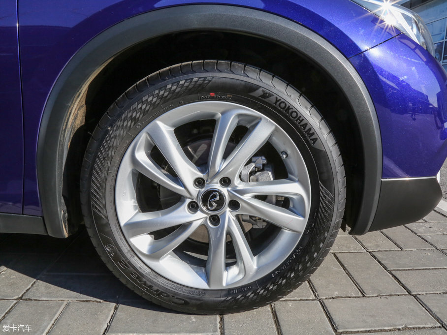 2017ӢQX30 1.6T (q)\(yn)Ӱ