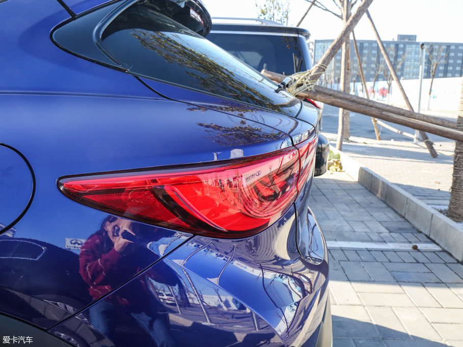 2017ӢQX30 1.6T (q)\Ӱ