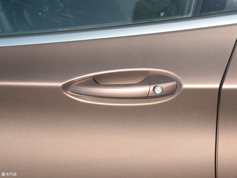 2017ӢQX30 1.6T (q)\(yn)Ӱ