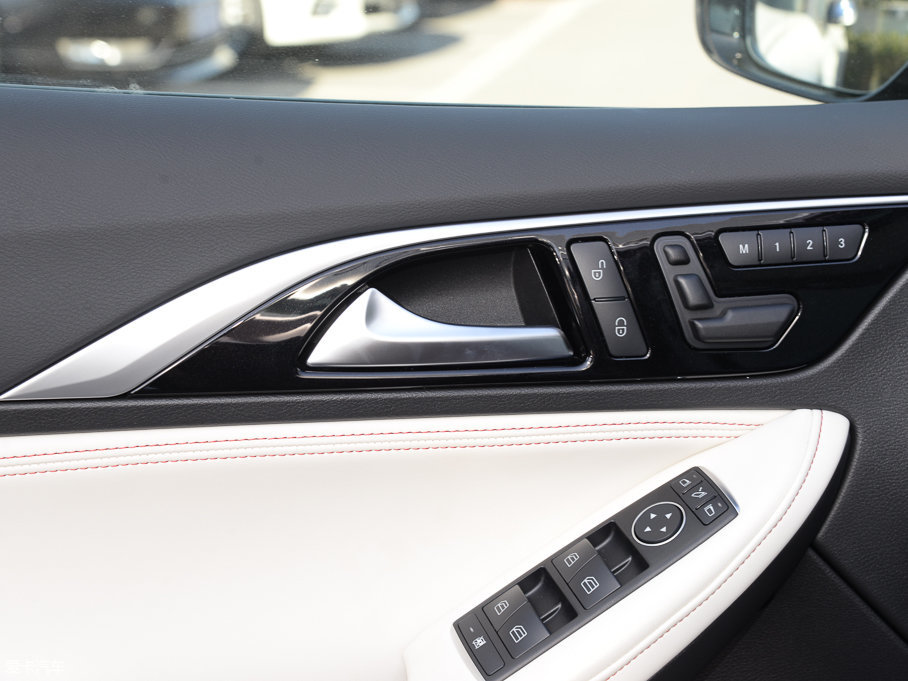 2017ӢQX30 1.6T (q)\Ӱ