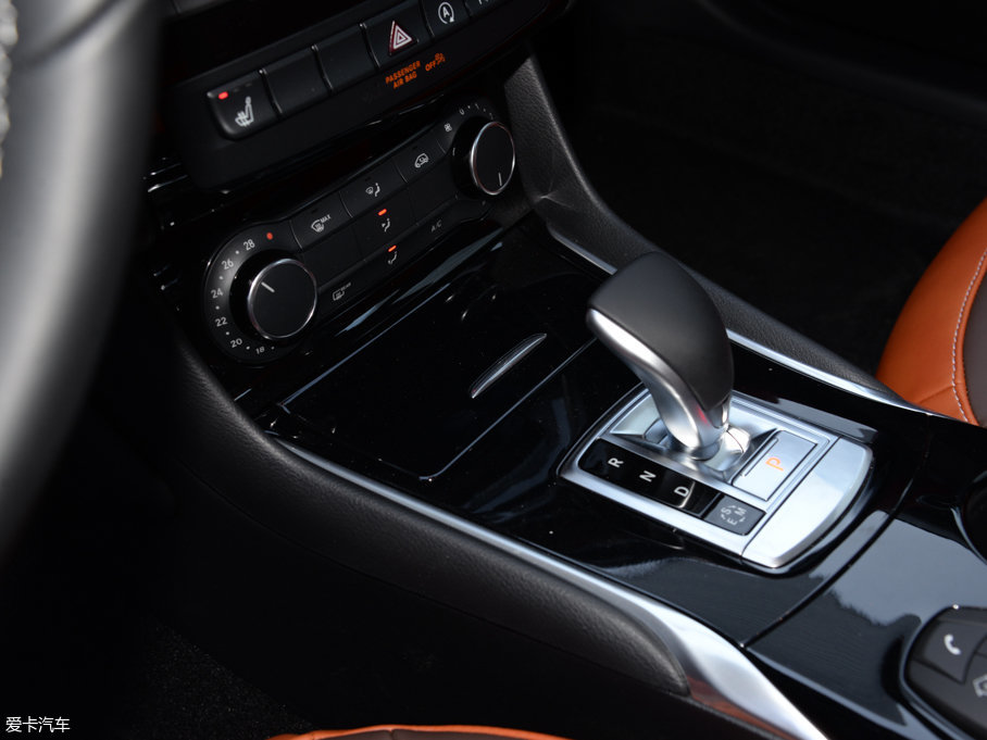 2017ӢQX30 2.0T (q)\(yn)(dng)