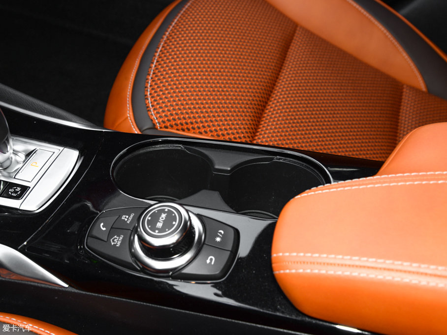 2017��Ӣ�����QX30 2.0T ���(q��)�\�Ӱ�