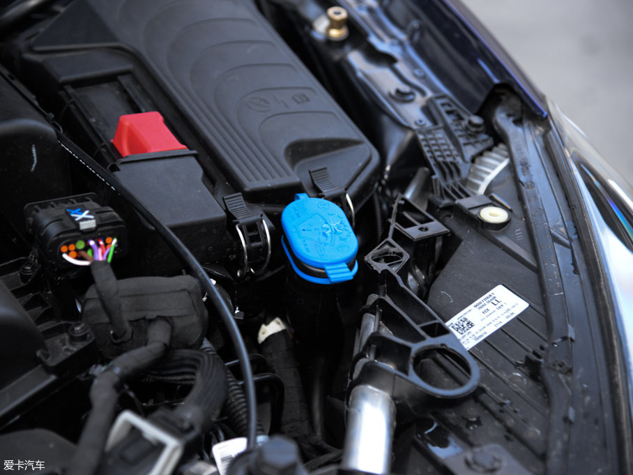 2017ӢQX30 2.0T (q)\(yn)Ӱ