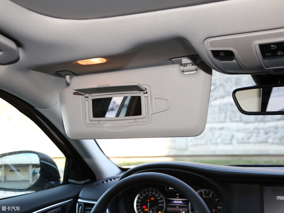 2017ӢQX30 2.0T (q)\(yn)(dng)