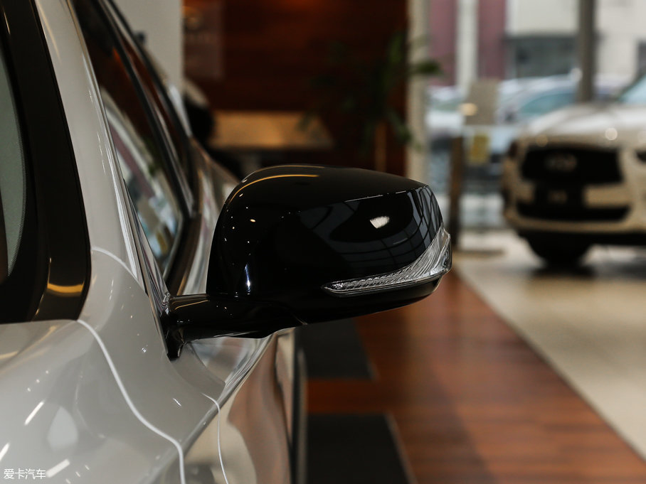 2017ӢQX30 2.0T (q)r(sh)а