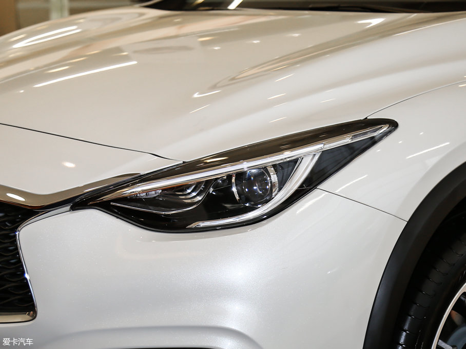 2017ӢQX30 2.0T (q)rа