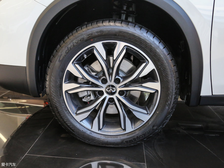 2017ӢQX30 2.0T (q)\(yn)Ӱ