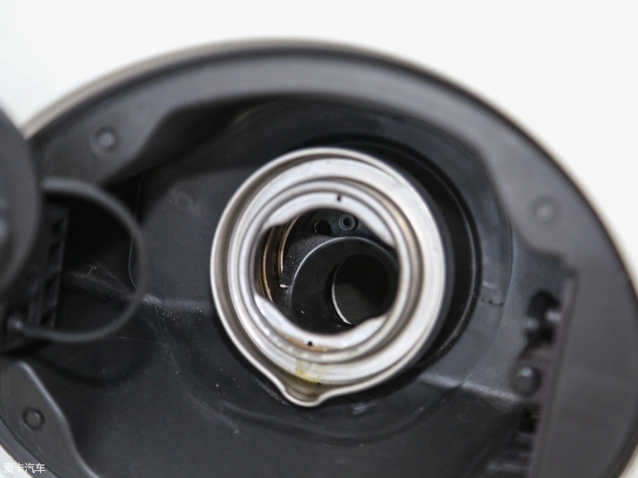 2017��Ӣ�����QX30 2.0T ����\�Ӱ�