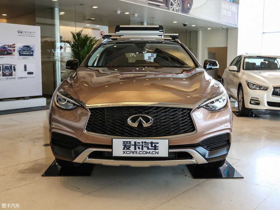 2017ӢQX30 2.0T rа