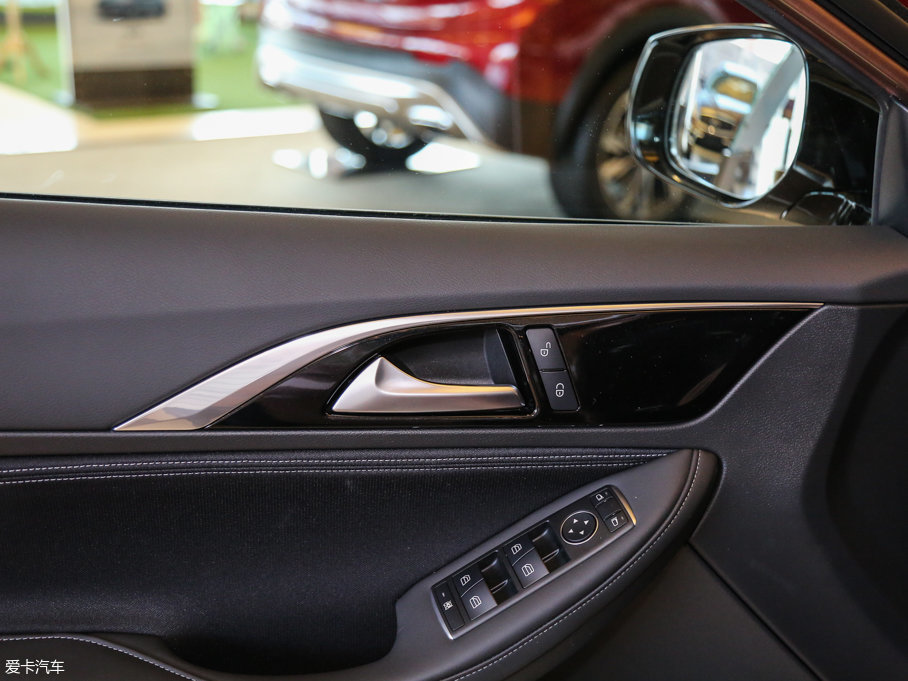 2017ӢQX30 2.0T (q)rа