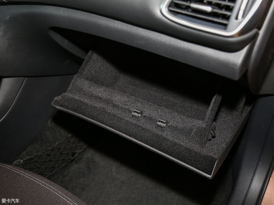 2017ӢQX30 2.0T (q)r(sh)а