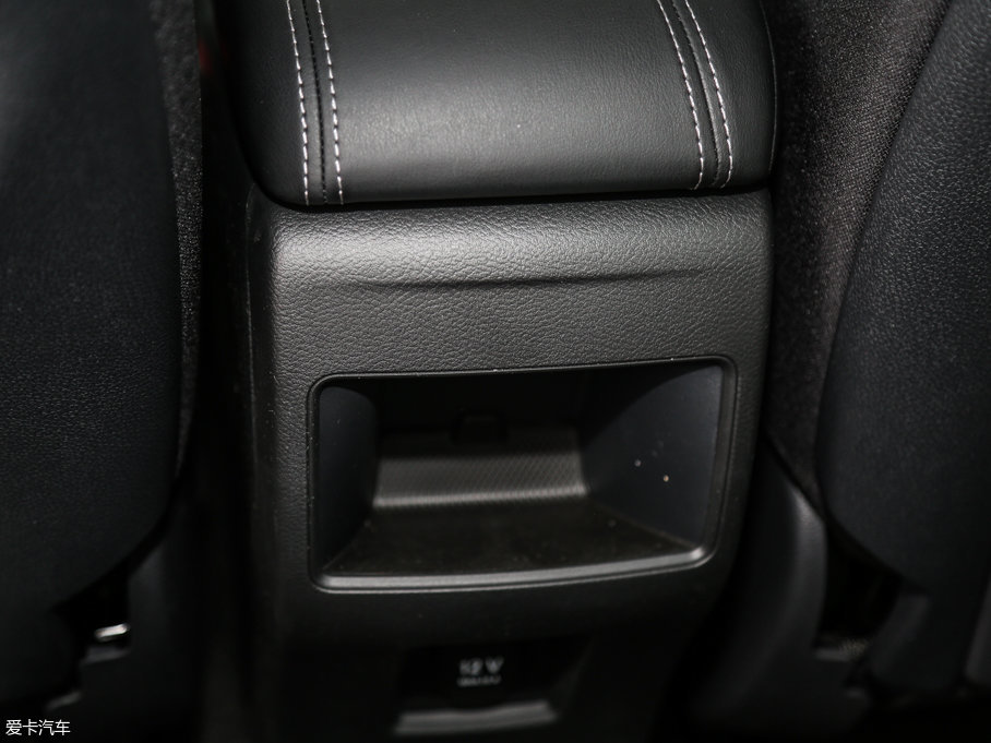 2017��Ӣ�����QX30 1.6T ���r�а�