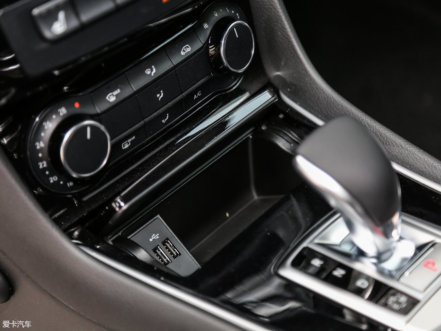 2017��Ӣ�����QX30 1.6T ���r�а�