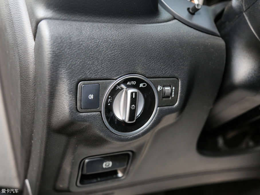 2017��Ӣ�����QX30 1.6T ���r�а�