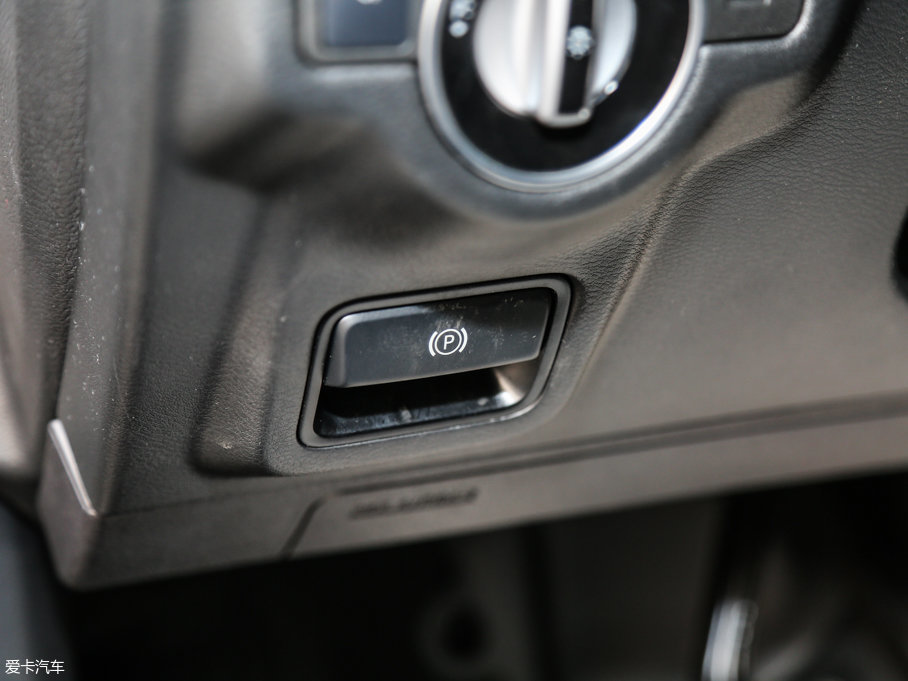 2017��Ӣ�����QX30 1.6T ���r�а�