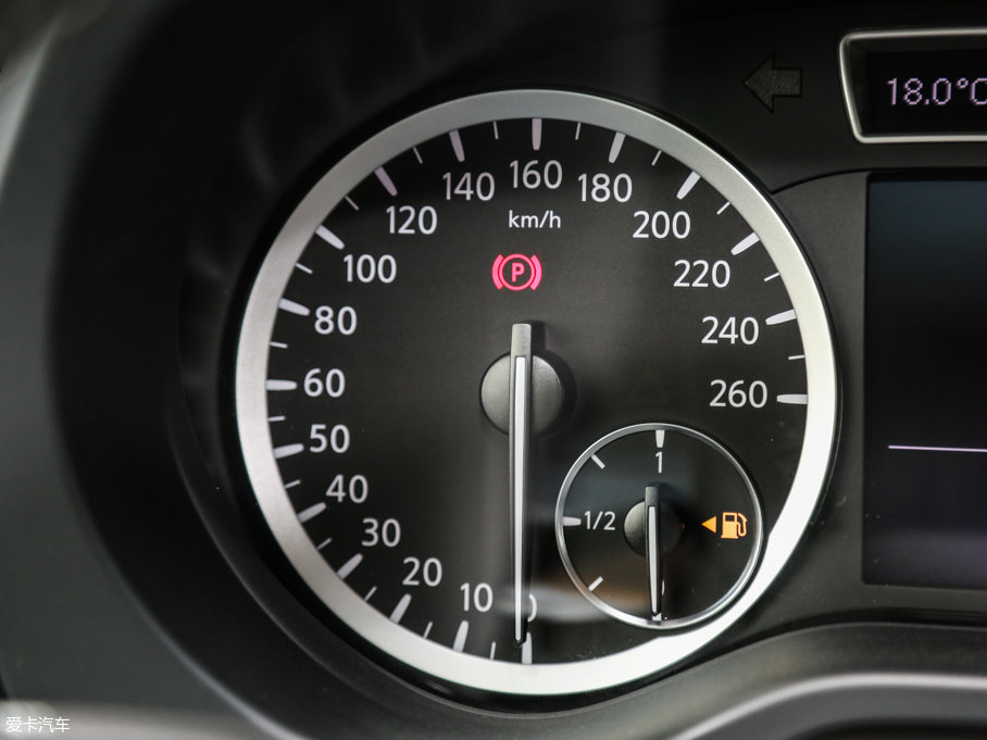 2017��Ӣ�����QX30 1.6T ���r�а�