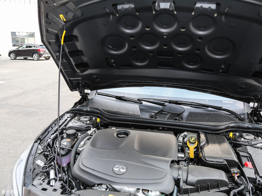 2017��Ӣ�����QX30 1.6T ���r�а�