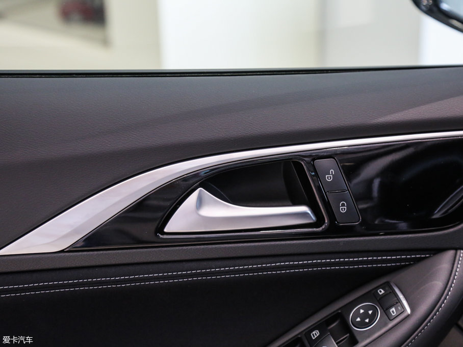 2017ӢQX30 1.6T (q)\(yn)(dng)