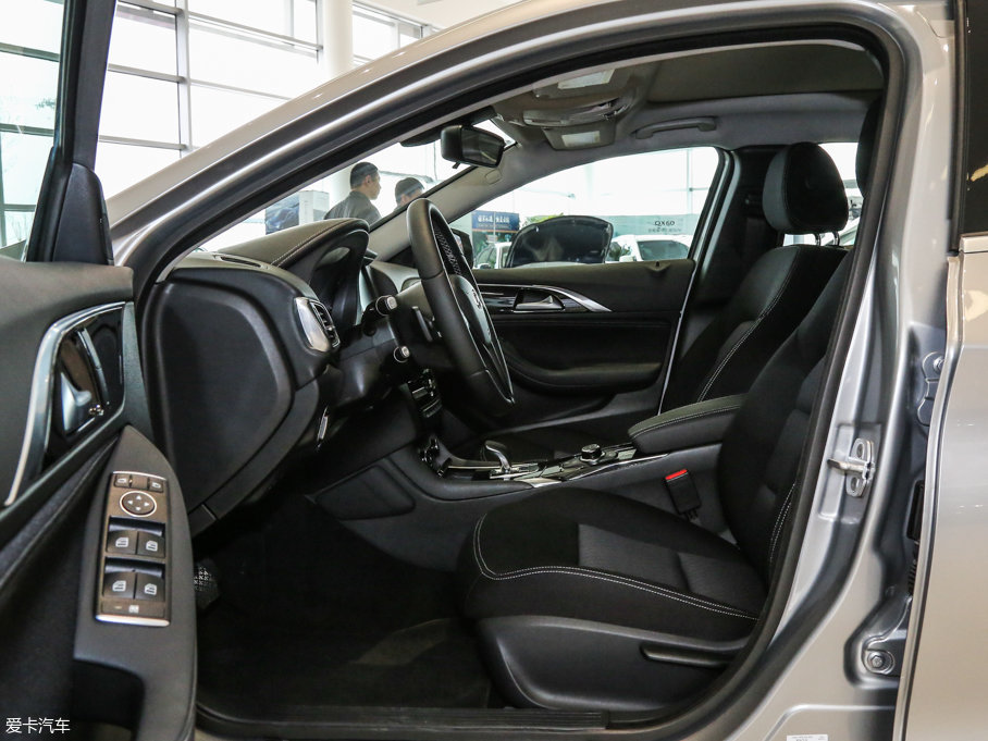 2017ӢQX30 1.6T (q)\Ӱ
