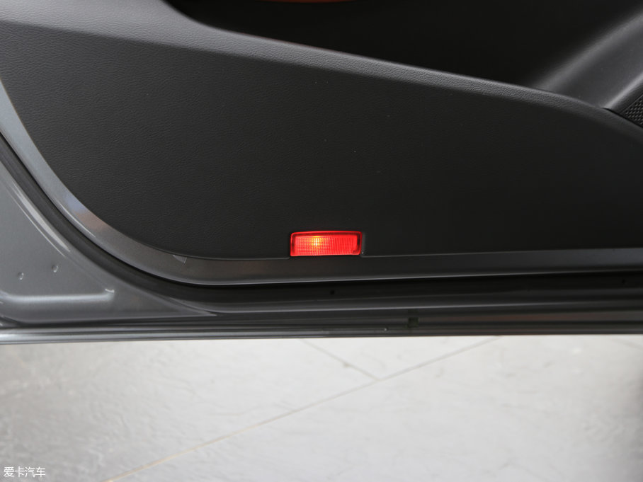 2017ӢQX30 2.0T (q)\(yn)(dng)