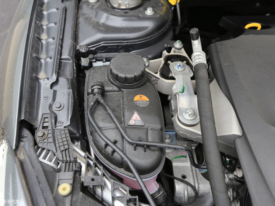 2017��Ӣ�����QX30 2.0T ���(q��)�\�Ӱ�