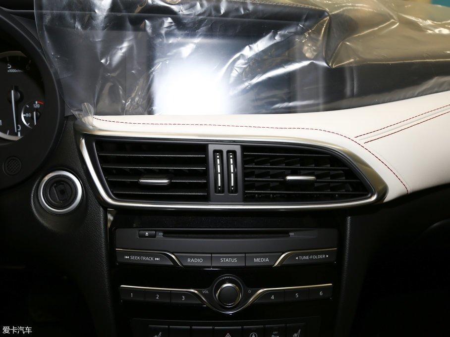 2017ӢQX30 1.6T (q)\Ӱ