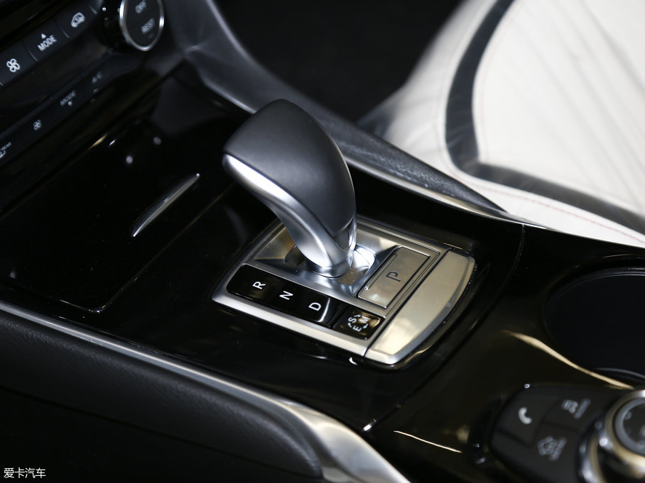 2017ӢQX30 1.6T (q)\Ӱ