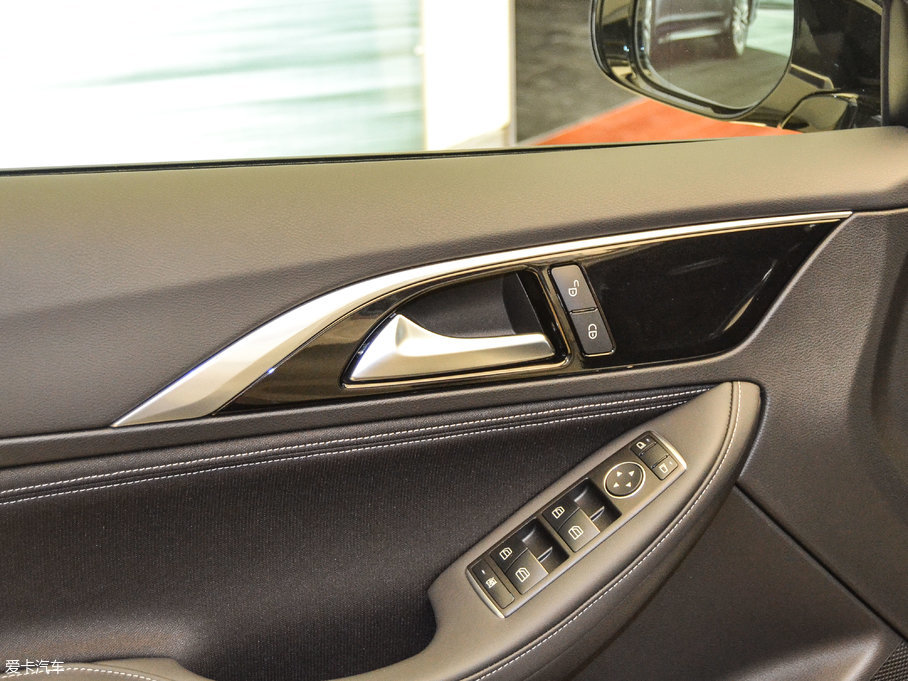 2017ӢQX30 1.6T (q)r(sh)а