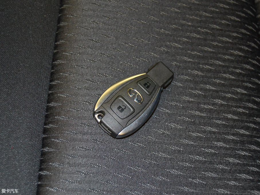 2017ӢQX30 1.6T (q)rа