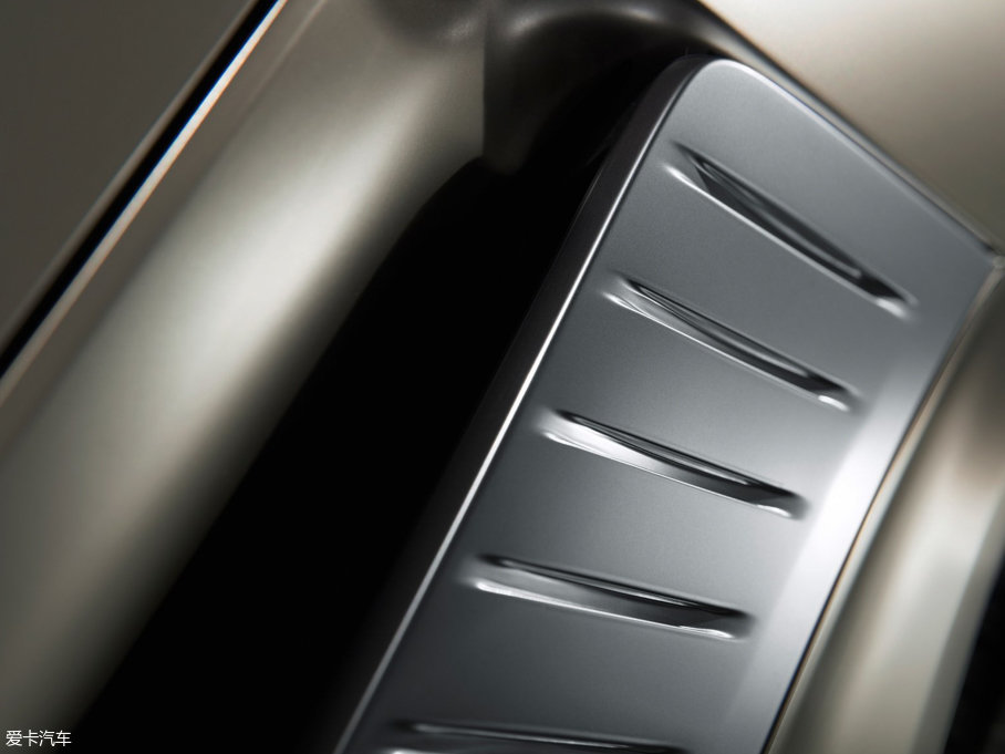 2017��Ӣ�����QX80 Monograph ����܇