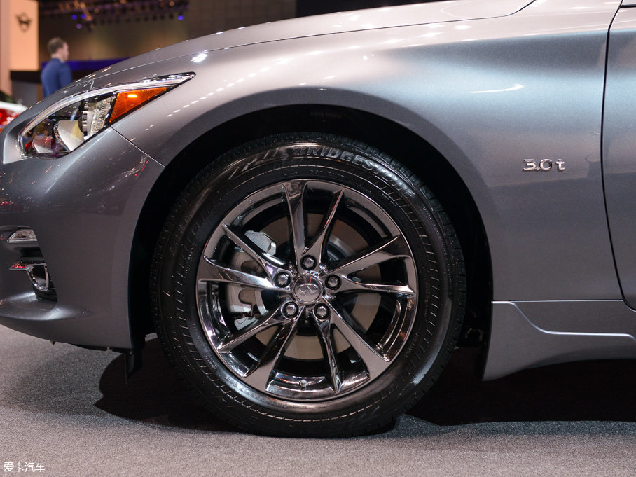 2017ӢQ50 Signature Edition