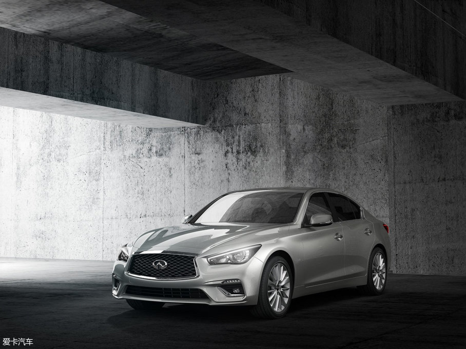 2017ӢQ50 Signature Edition