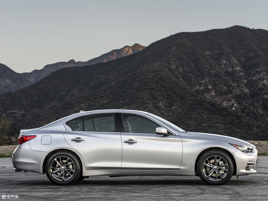 2017ӢQ50 Signature Edition