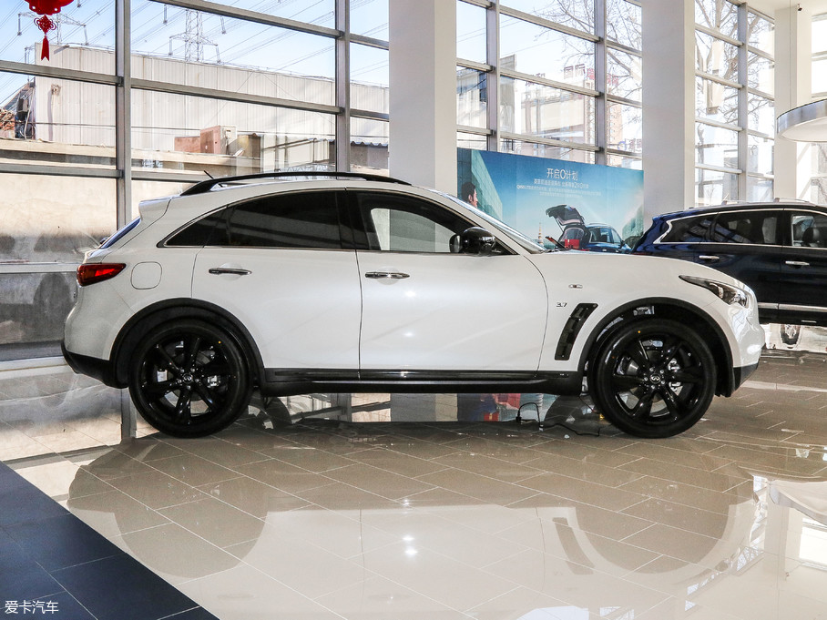 2017款英菲尼迪qx703.7l 绝影版