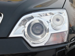 2011款2.4L 两驱豪华版 大灯