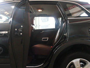 2011款2.4L 两驱豪华版 后排空间