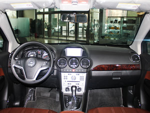 2011款2.4L 两驱豪华版 内饰全景