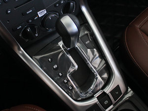 2012款2.4L 四驱豪华版 换挡杆