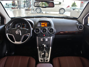 2012款2.4L 四驱豪华版 内饰全景