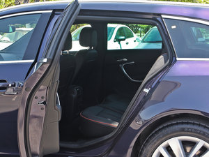 2013款2.0T 自动四驱运动版 后排空间