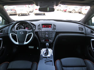 2013款2.0T 自动四驱运动版 内饰全景