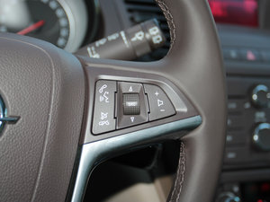 2013款2.0T 自动两驱豪华版 中控区