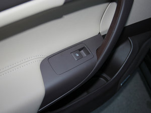 2013款2.0T 自动两驱豪华版 中控区